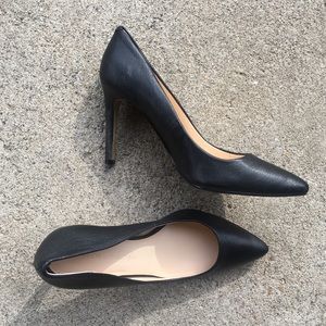 Banana Republic black leather pumps